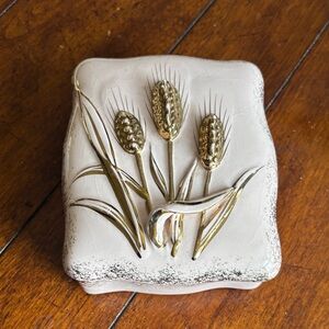 Vintage Lefton Gold Wheat Decor Box.